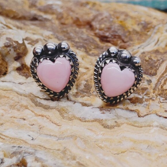 Pink Conch Shell Heart Earrings Sterling Silver Studs Native Southwest Style - Picture 1 of 5
